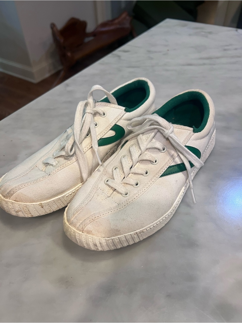 Tretorn women size 8 green